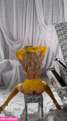 Rihanna - I post early so you can sneak off on your break and jerk off 