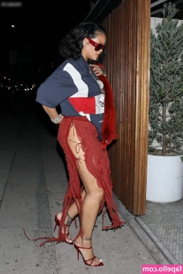 Rihanna - im in the mood to be naughty  DM me