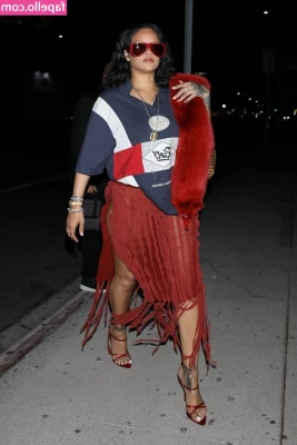 Rihanna - FUN FACT  whenever somebody tips me with money   I reward them with a part 1