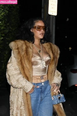 Rihanna - Thankz for almost 3k likez  It makez me so moist to know how much you