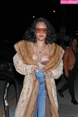 Rihanna - Sexy lil dress part  1