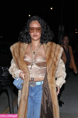 Rihanna - I absolutely loved doing back shots on this cock   had me cumming so