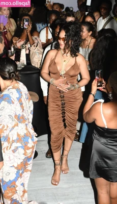 Rihanna - I masturbate every day of my life      Yo me masturbo todos los días