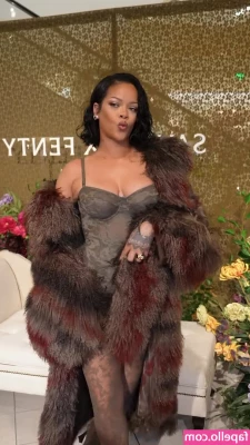 Rihanna - can you spot my landing strip? part 1