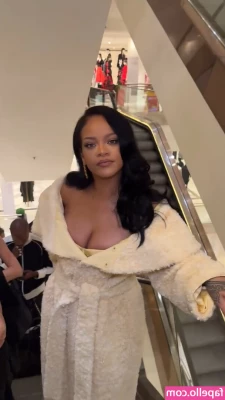 Rihanna - Would you like more    Feet  Freaks  FeetQueen  BlackQueen 