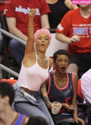 Rihanna - FREE    annifitnesss   Bold and hot Argentine girl  I fulfill your