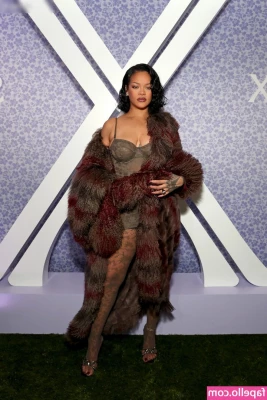 Rihanna - leoninafuego    I can be whatever you WANT    I love to play  just