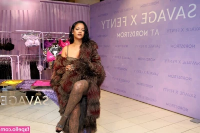 Rihanna - Destroying your mind one picture at a time... 💜