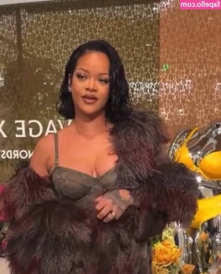 Rihanna - my feet