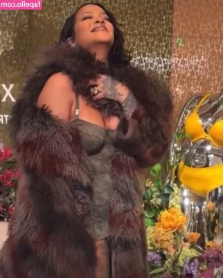 Rihanna - Guess I should put some clothes on. 🤭 gonna be celebrating my