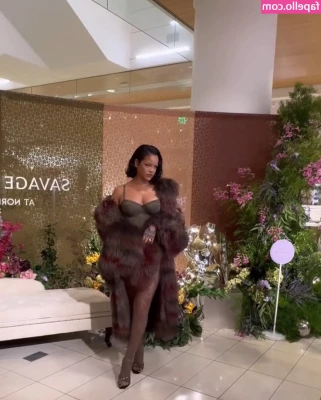 Rihanna - Come let my Sexy Innocence Seduce you