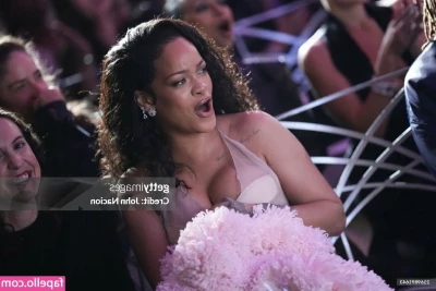 Rihanna - I love to you feel me part 1