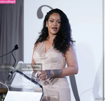 Rihanna - Swipe for a surprise part 1
