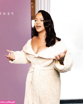 Rihanna - Hi  how you doing  im already missing summer  don t you part 1