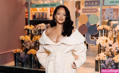 Rihanna - I m in a silly mood today   peep the