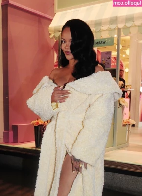 Rihanna - เหน อยอะ