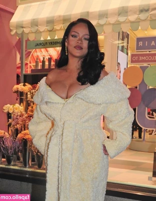 Rihanna - Let s see how bad you re craving for this  JUICY  treat  This is as