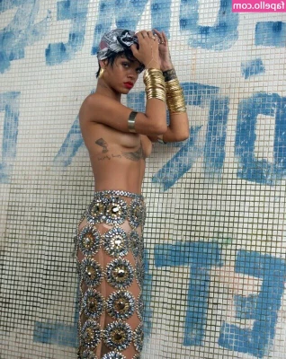 Rihanna - The sun came out today so I went at the beach to keep my tan