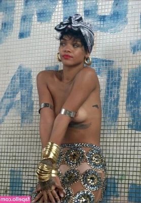 Rihanna - Let’s have some tan ☀️🕶️🧴🍳
