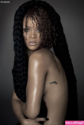 Rihanna - Votate il prossimo video di coppia   per perdonare la mia assenza di