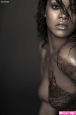 Rihanna - everyone sometimes misses a pretty girl in a red dress 💋 whom you