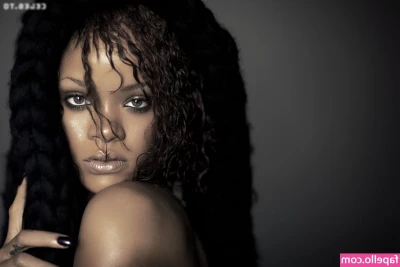 Rihanna - Swipe to see my pussy