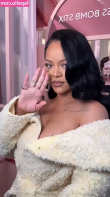 Rihanna - School girl Sunday?