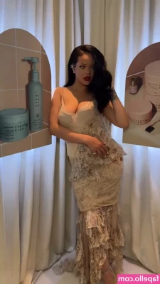 Rihanna - From the front to the back baby 2 videos