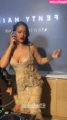 Rihanna - Te doy la bienvenida a mi perfil    Vamos a cachondear y algo