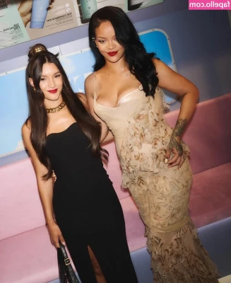 Rihanna - Waiting on you to fuck us on the dinner table 😈