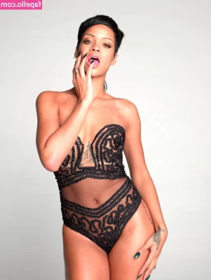 Rihanna - I find your lack of nudity disturbing.🙈