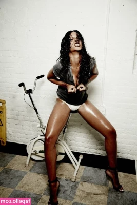 Rihanna - Today is Sunday   so we need a very respectable set   complete with