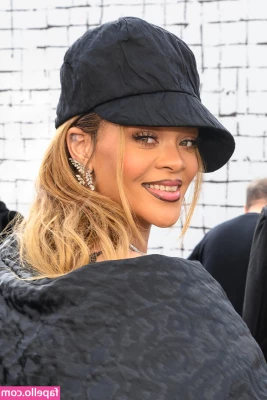 Rihanna - Wish i had someone's throat to put my hard cock in i wonder if anyone