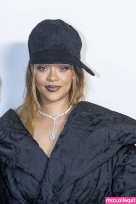 Rihanna - Check your DMs in 15 mins, you're not gonna wanna miss this🖤
