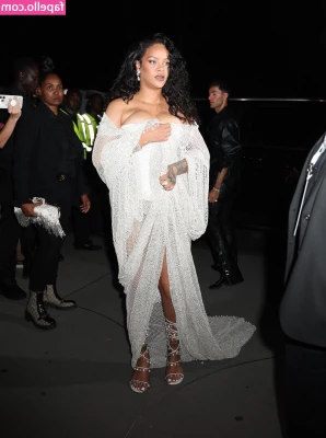 Rihanna - ready  r u