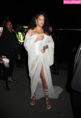 Rihanna - How's my hump baby? 🍑😈