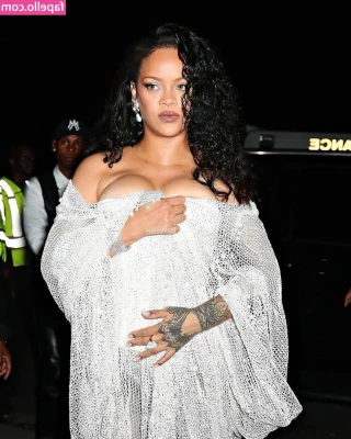 Rihanna - For you ass addicts !