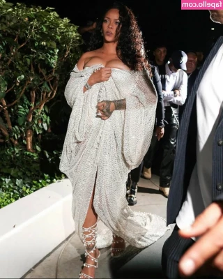 Rihanna - Geile Bilder   Wünsche euch einen geilen Tag     Viel Spaß mit den
