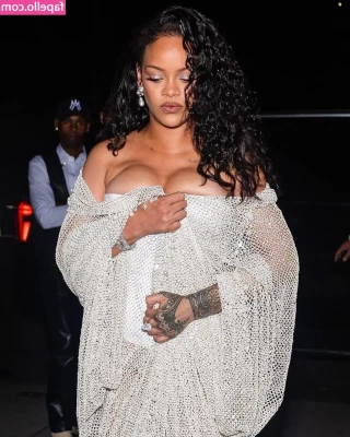Rihanna - glad y all enjoying the sex tape
