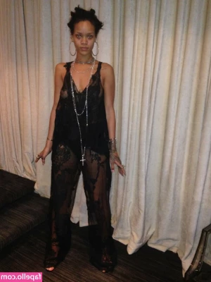 Rihanna - Blanca Perla