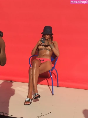 Rihanna - We’re like hot chocolate & marshmallows, you’re hot n I want
