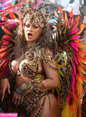 Rihanna - Quien me agarra rico mi culo