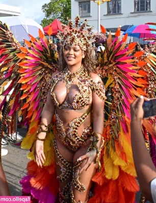 Rihanna - Follow the Cumpass
