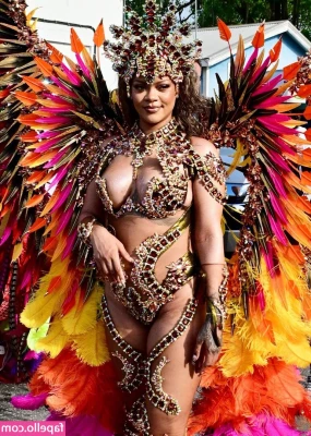 Rihanna - Do you like my feet