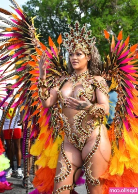 Rihanna - Sit next to me  kiss and worship every inch of my body