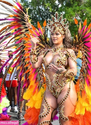 Rihanna - I d say I had a pretty good weekend  Especially with  thatmom1030