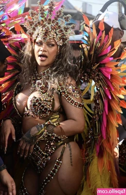 Rihanna - Comfy undies