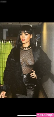 Rihanna - Hold your breath  amp  hold on tight