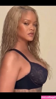 Rihanna - Being naughty while I drive
