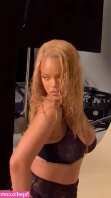 Rihanna - Me encanta la luna